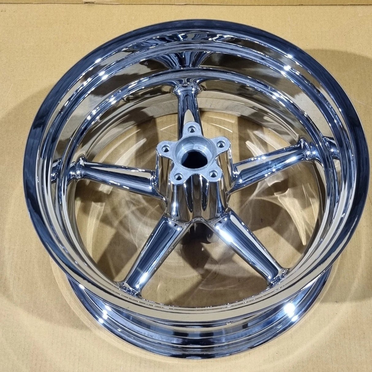Harley-Davidson Rear Wheel 5-Spoke Chrome 18x8.00 - 40900001